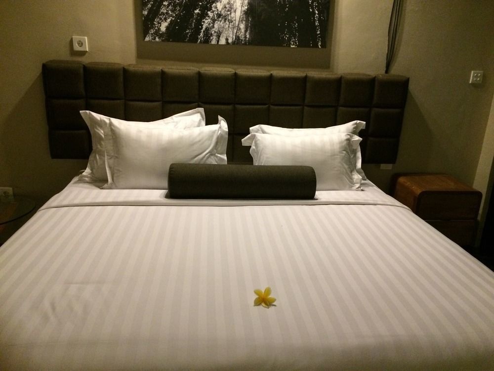 เอาต์โพสต์ อูบุด เปเนสตานาน โคเวิร์กกิง แอนด์ โคลีฟวิง Hotel ภายนอก รูปภาพ