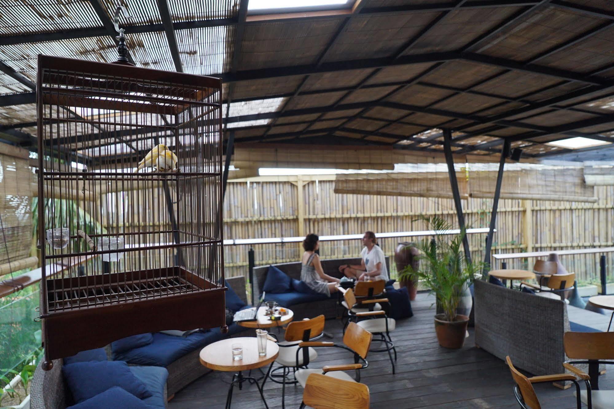 เอาต์โพสต์ อูบุด เปเนสตานาน โคเวิร์กกิง แอนด์ โคลีฟวิง Hotel ภายนอก รูปภาพ