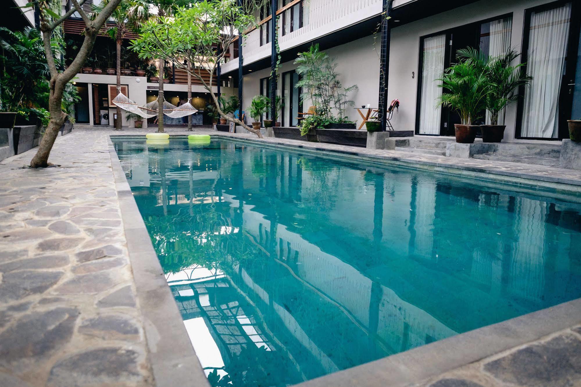 เอาต์โพสต์ อูบุด เปเนสตานาน โคเวิร์กกิง แอนด์ โคลีฟวิง Hotel ภายนอก รูปภาพ