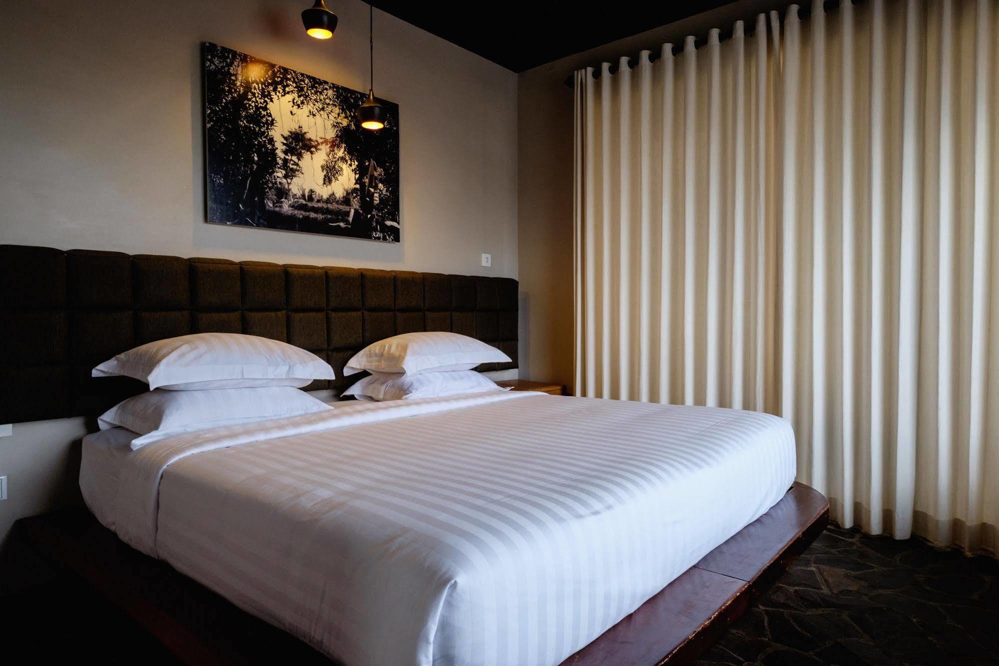 เอาต์โพสต์ อูบุด เปเนสตานาน โคเวิร์กกิง แอนด์ โคลีฟวิง Hotel ภายนอก รูปภาพ