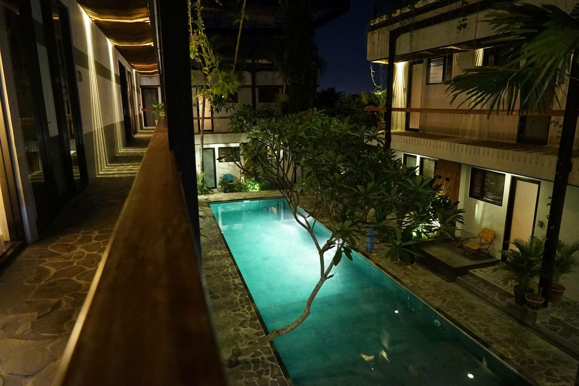 เอาต์โพสต์ อูบุด เปเนสตานาน โคเวิร์กกิง แอนด์ โคลีฟวิง Hotel ภายนอก รูปภาพ